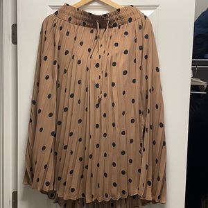 NWT: NY & company Tan polka dot pleated skirt
